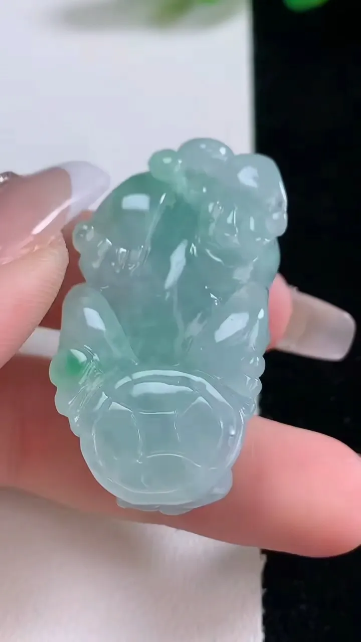 天然A货翡翠貔貅吊坠，尺寸40.7-21-10.8，重量:23.87g
12月29日