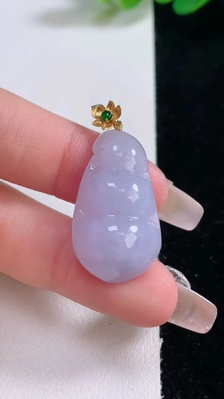天然A货翡翠18K金紫罗兰福豆吊坠，尺寸28.7-16.8-7.9，重量:6.54g
12月29日