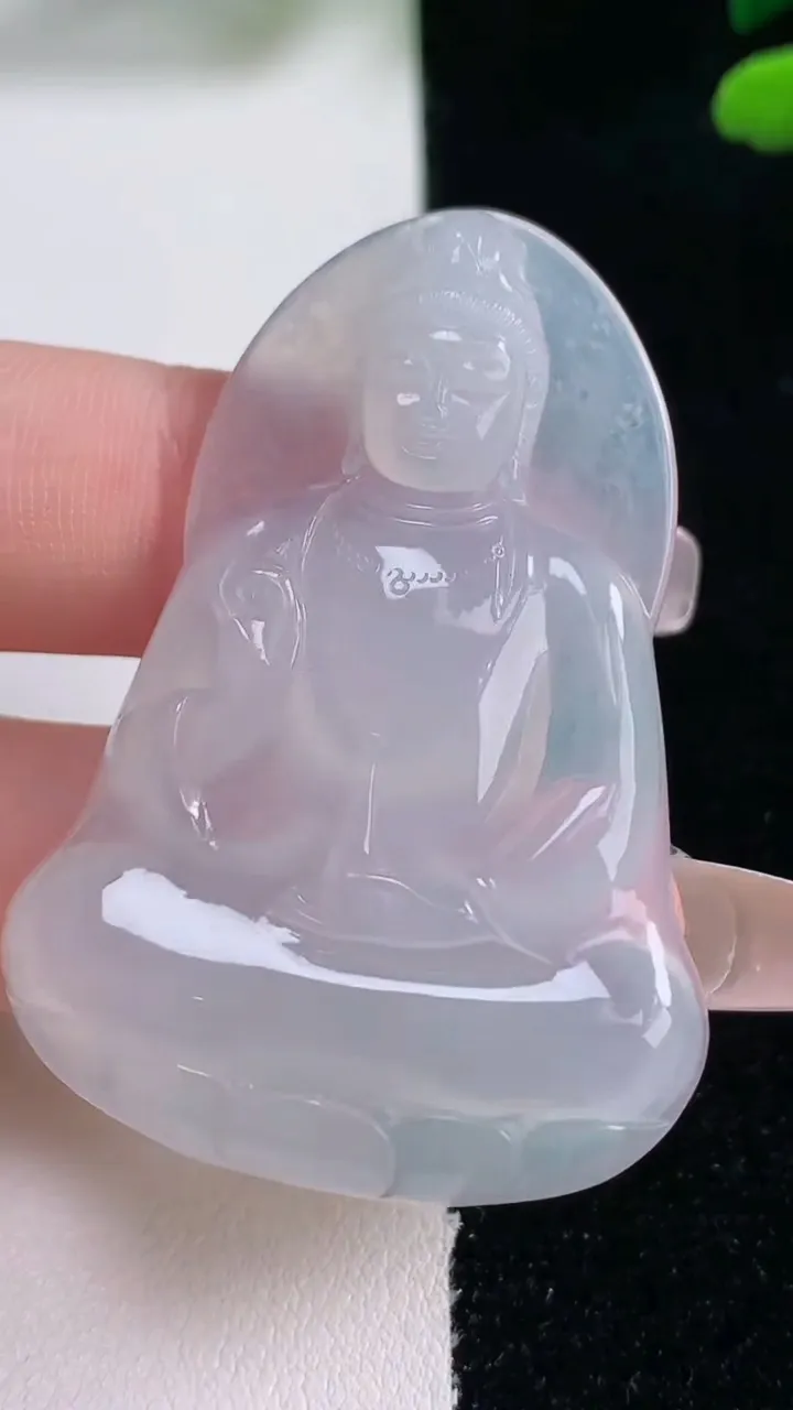 天然A货翡翠种白冰观音菩萨吊坠，尺寸49.3-34.7-5.6，重量:15.18g
12月29日
