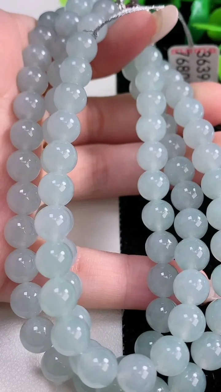 天然A货翡翠种白冰圆珠项链，尺寸8-88颗，重量:76.71g12月29日
工厂直销收藏佳品,种好水足，色泽均匀，有种有色，上手高大气！
