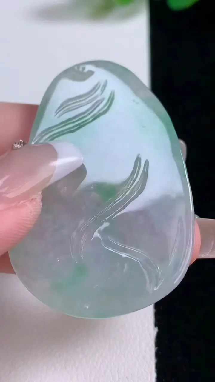 天然A货翡翠无相佛吊坠，尺寸50-33.4-3.3，重量:13.72g
12月29日