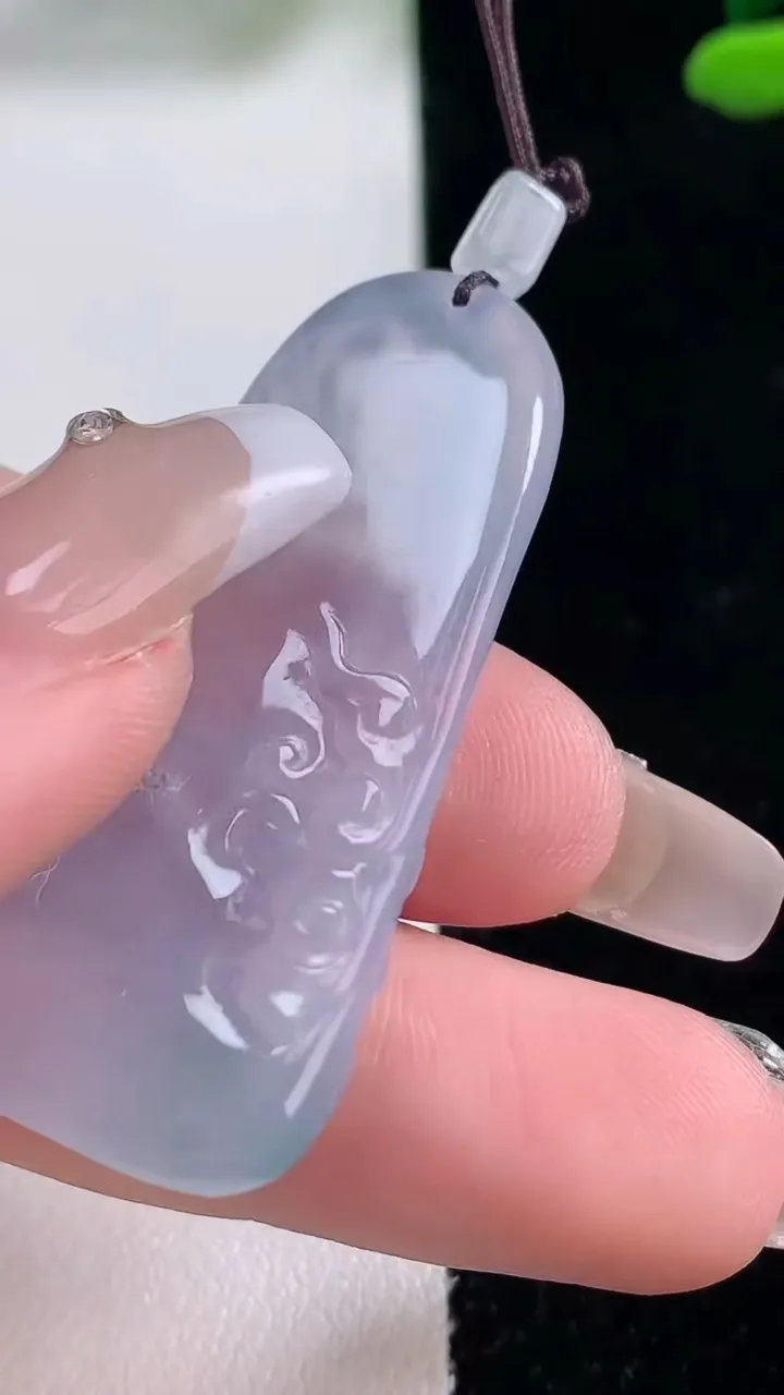 天然A货翡翠种紫罗兰无相观音吊坠，尺寸44.8-20.6-5.6，重量:11.71g
12月29日