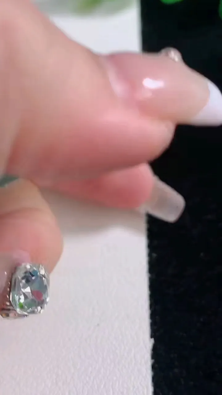 天然A货翡翠生肖虎吊坠，尺寸49.8-5.5，重量:27.50g
12月29日