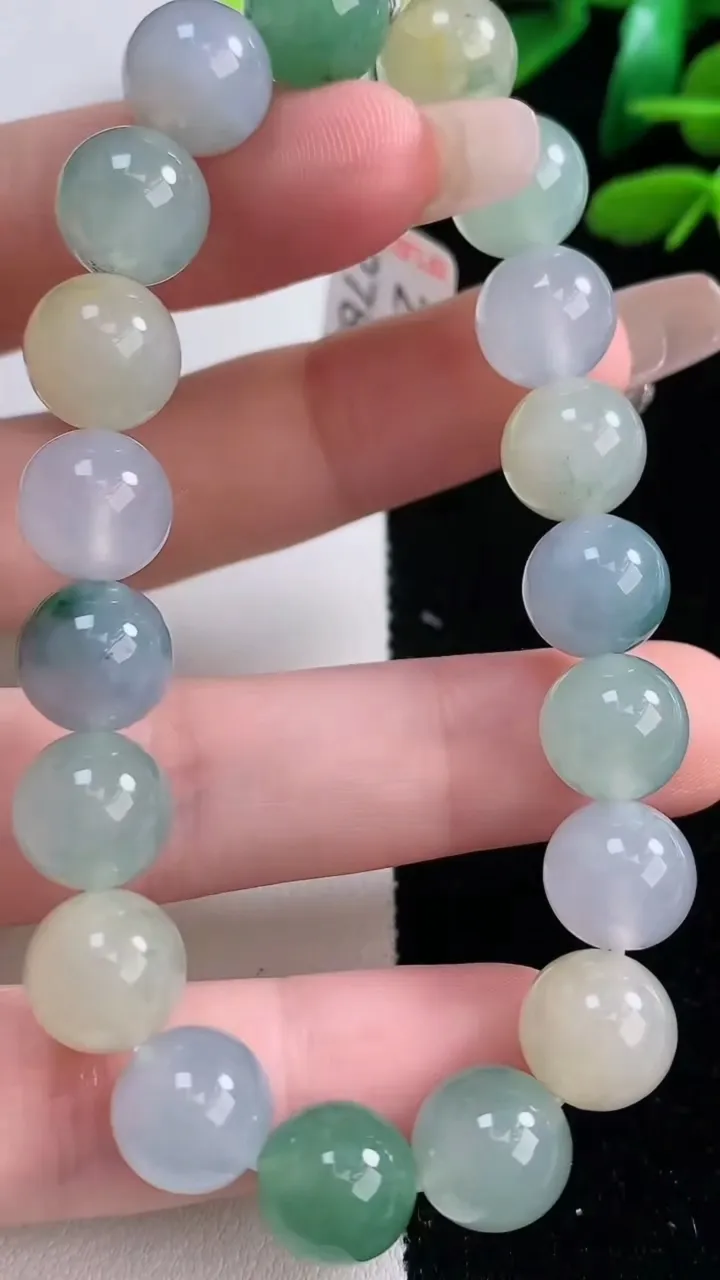 天然A货翡翠三彩圆珠手串，尺寸10-19颗，重量:32.73g12月29日
工厂直销收藏佳品,种好水足，色泽均匀，有种有色，上手高大气！