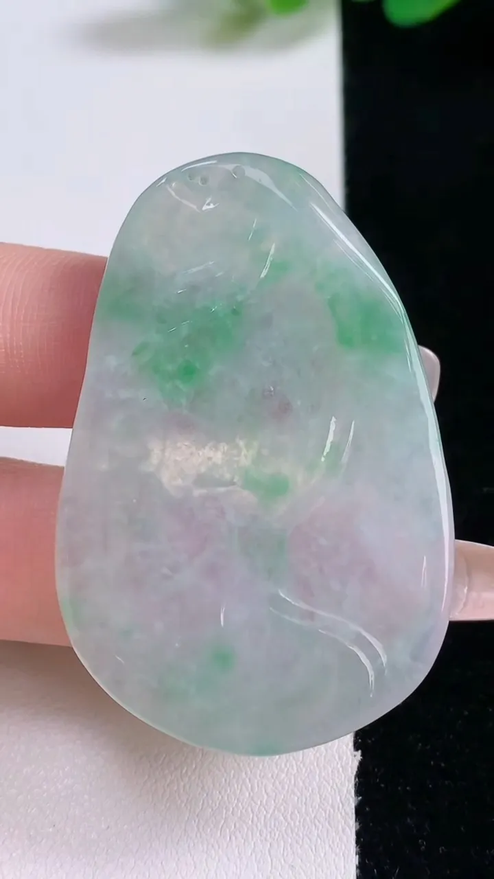 天然A货翡翠无相佛吊坠，尺寸50-33.4-3.3，重量:13.72g
12月29日