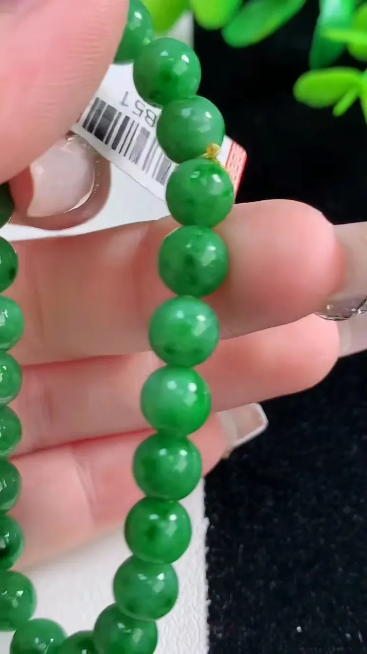 天然A货翡翠圆珠手串，尺寸7.2-24颗，重量:15.88g12月29日
工厂直销收藏佳品,种好水足，色泽均匀，有种有色，上手高大气！