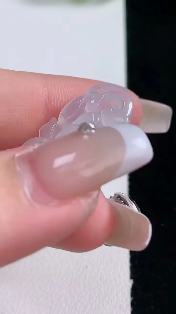 天然A货翡翠和和美美 荷花吊坠，尺寸32.4-18-7.9，重量:5.63g
12月29日