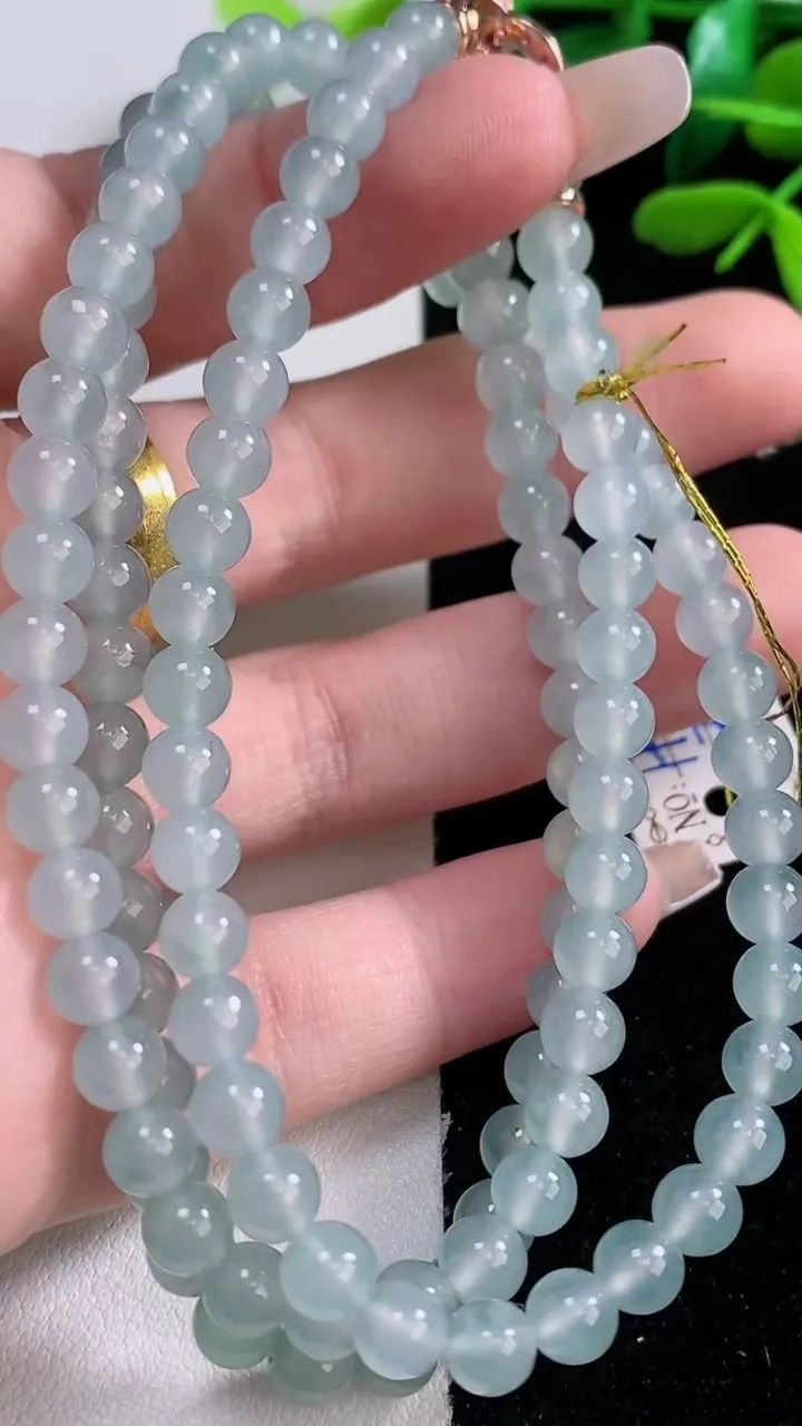 天然A货翡翠种白冰圆珠项链，尺寸5.4-118颗，重量:34.26g12月29日
工厂直销收藏佳品,种好水足，色泽均匀，有种有色，上手高大气！