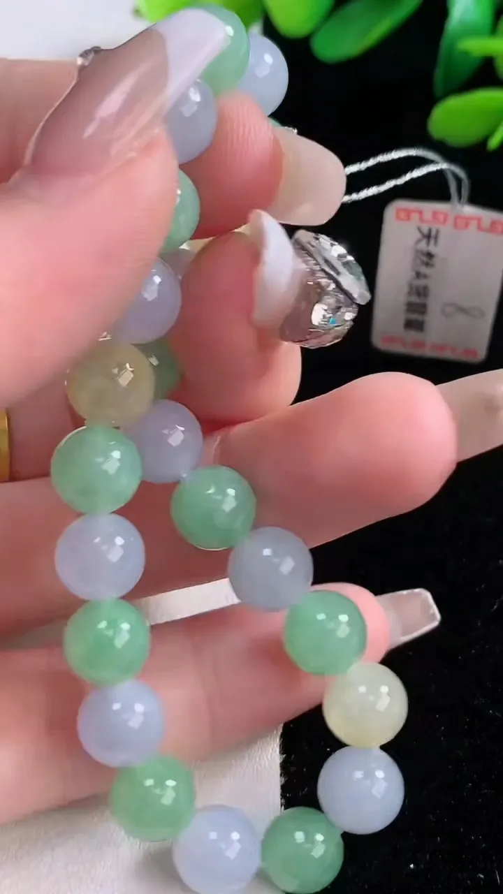 天然A货翡翠三彩圆珠手串，尺寸8-23颗，重量:20.33g12月29日
工厂直销收藏佳品,种好水足，色泽均匀，有种有色，上手高大气！