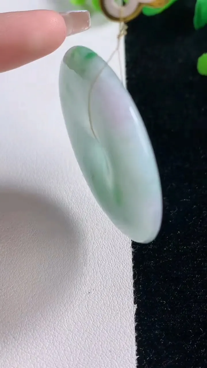 天然A货翡翠平安扣吊坠，尺寸42-7，重量:29.41g
12月29日