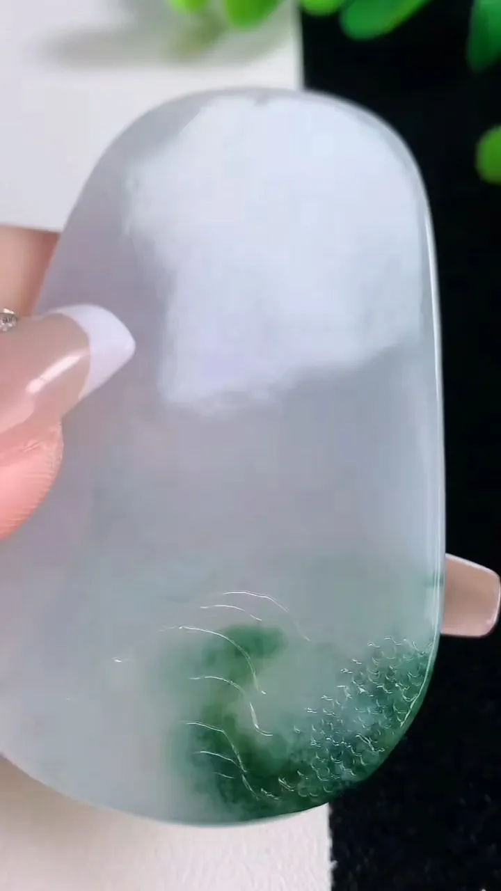 天然A货翡翠无相佛吊坠，尺寸67.6-40.6-5.3，重量:32.00g
12月29日