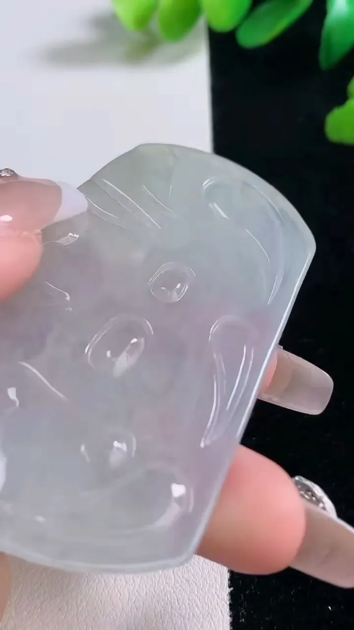 天然A货翡翠大势至菩萨吊坠，尺寸64.6-45-5，重量:28.34g
12月29日