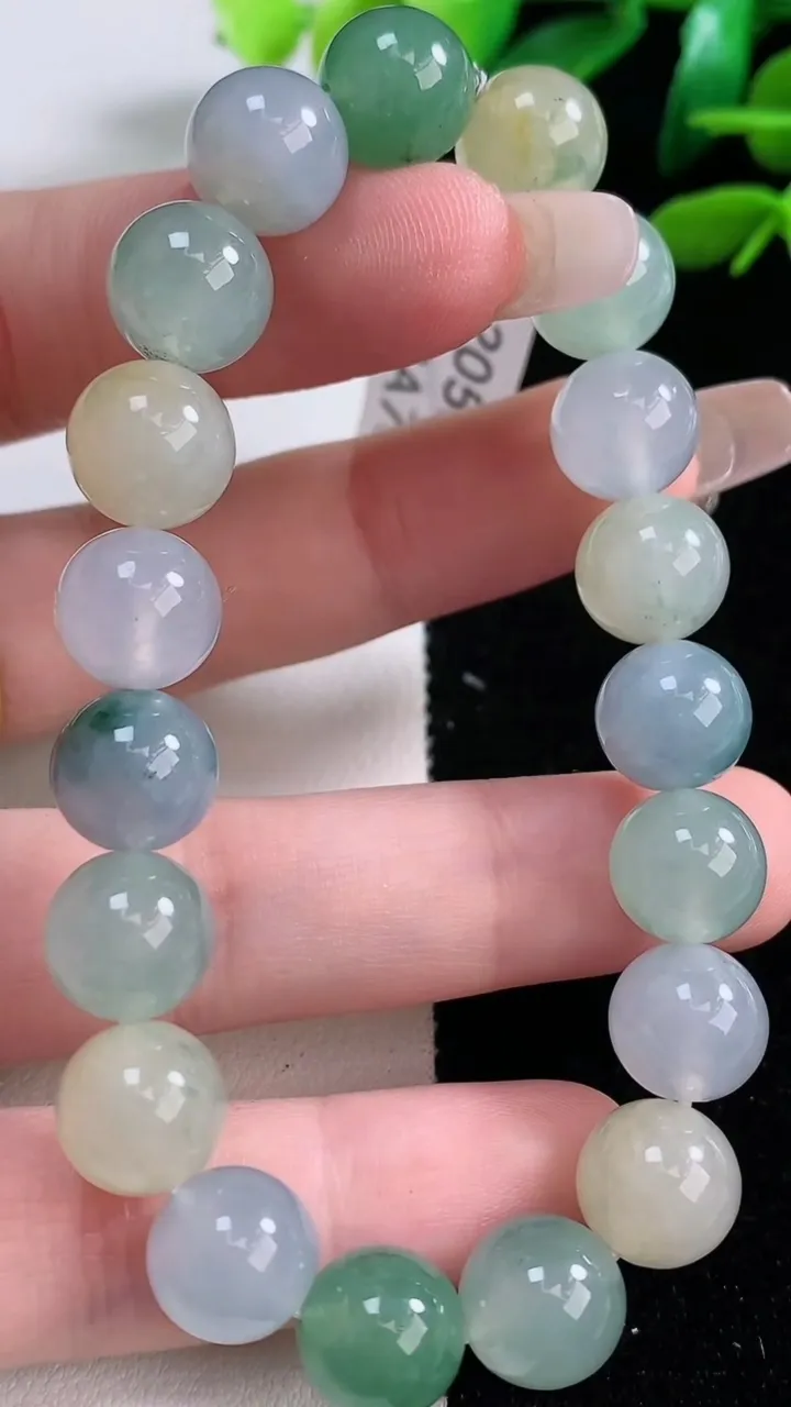 天然A货翡翠三彩圆珠手串，尺寸10-19颗，重量:32.73g12月29日
工厂直销收藏佳品,种好水足，色泽均匀，有种有色，上手高大气！