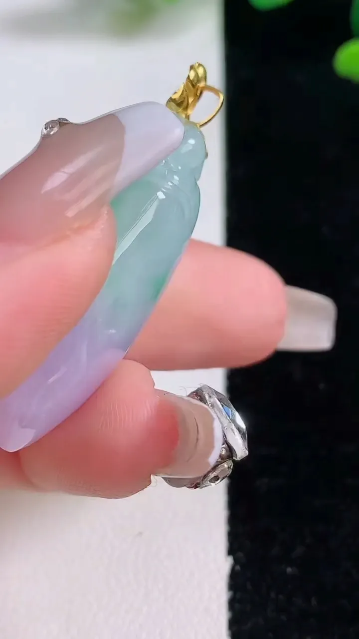 天然A货翡翠18K金春带彩紫罗兰福瓜吊坠，尺寸34.4-16.2-11，重量:10.60g
12月2