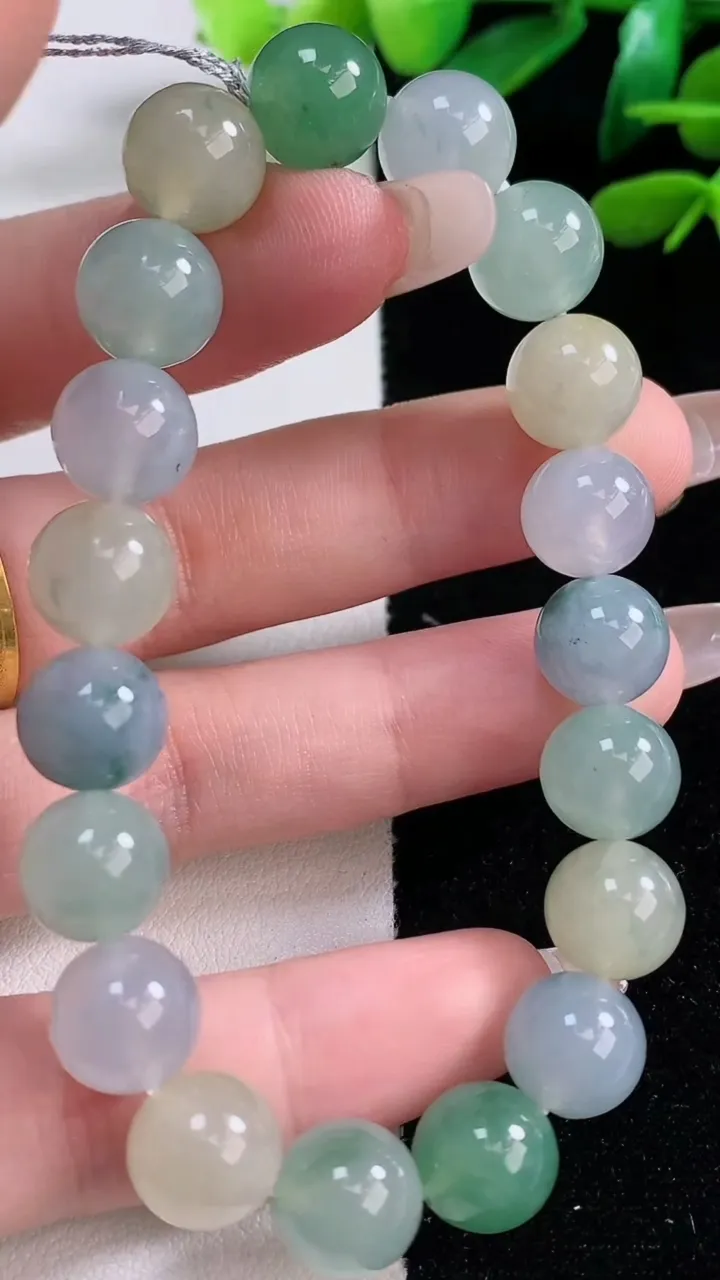 天然A货翡翠三彩圆珠手串，尺寸10-19颗，重量:32.73g12月29日
工厂直销收藏佳品,种好水足，色泽均匀，有种有色，上手高大气！