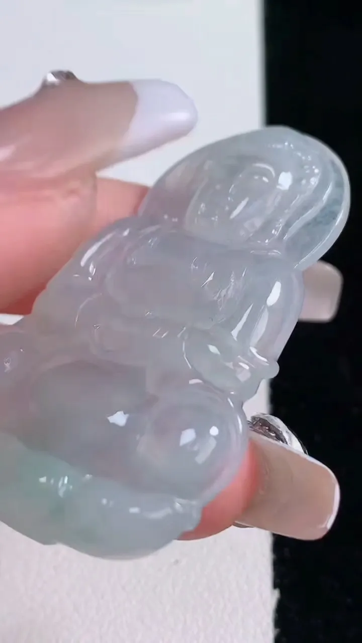 天然A货翡翠观音菩萨吊坠，尺寸47.2-30-4.8，重量:11.84g
12月29日