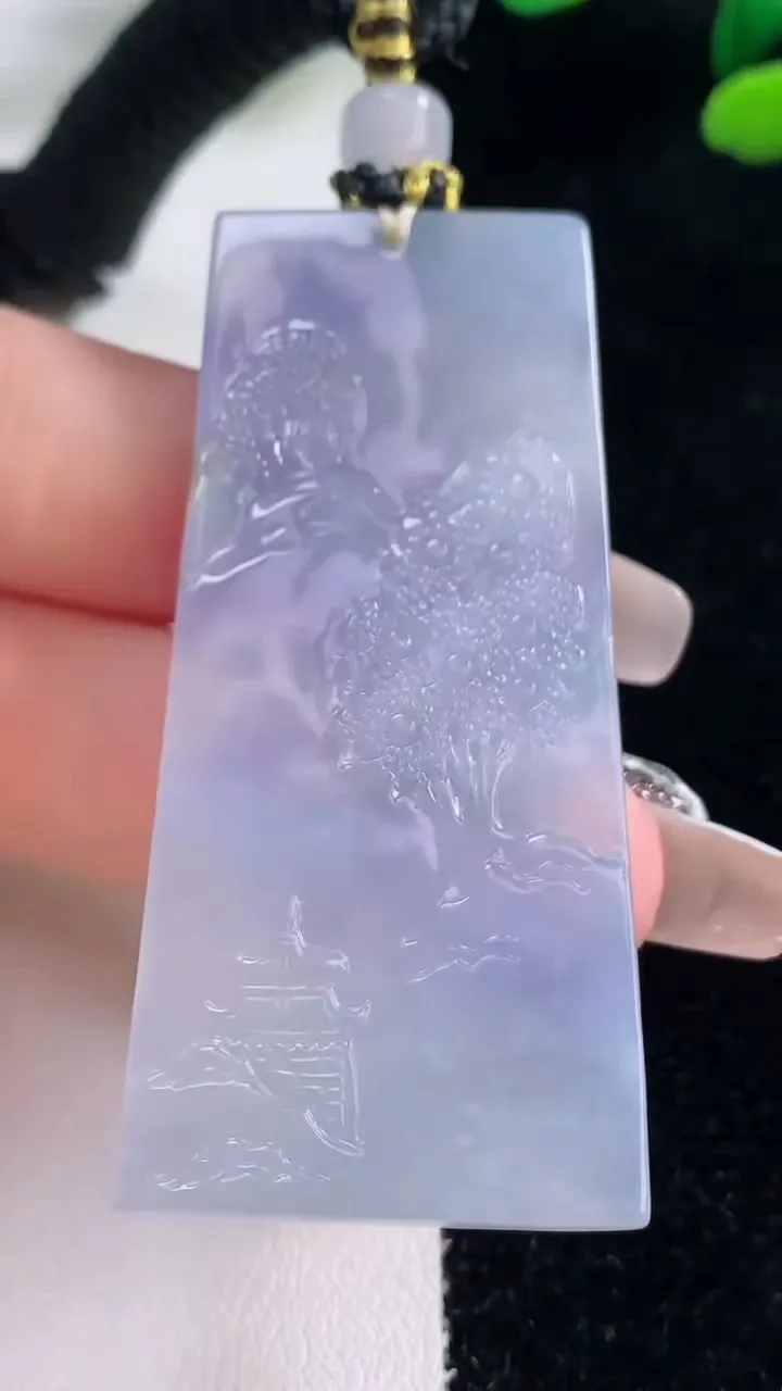 天然A货翡翠紫罗兰山水牌吊坠，尺寸55.7-26-4.4，重量:20.31g
12月29日