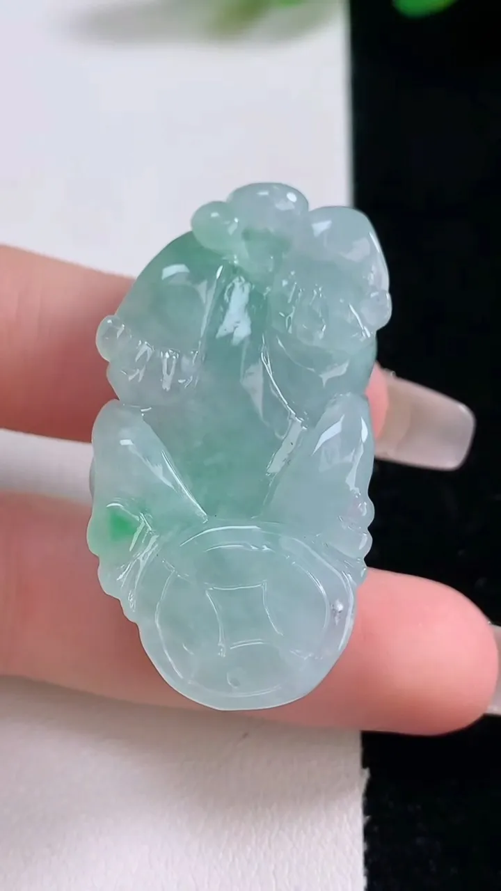 天然A货翡翠貔貅吊坠，尺寸40.7-21-10.8，重量:23.87g
12月29日