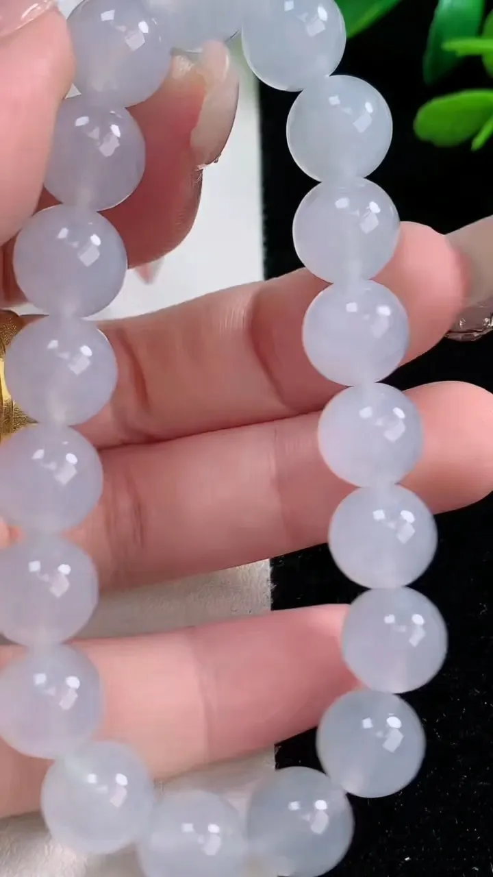 天然A货翡翠种白冰圆珠手串，尺寸10-19颗，重量:32.64g12月29日
工厂直销收藏佳品,种好