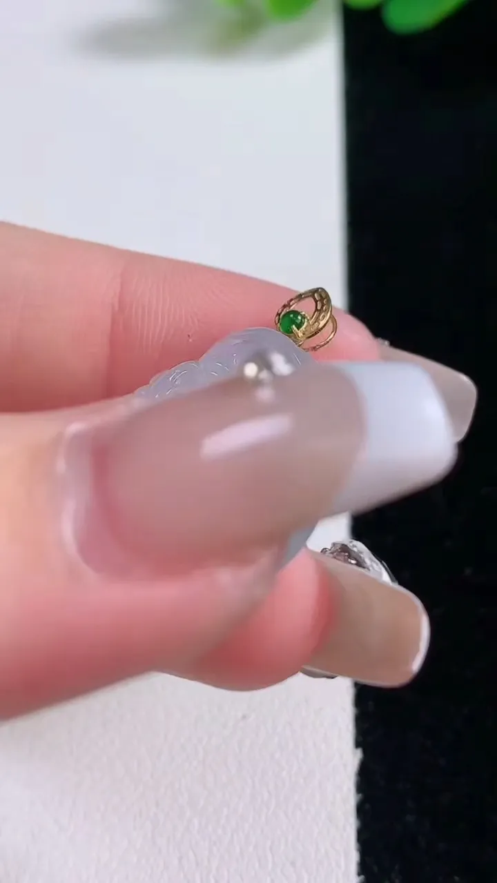 天然A货翡翠财神爷吊坠，尺寸24.3-26-5.6，重量:6.11g
12月29日