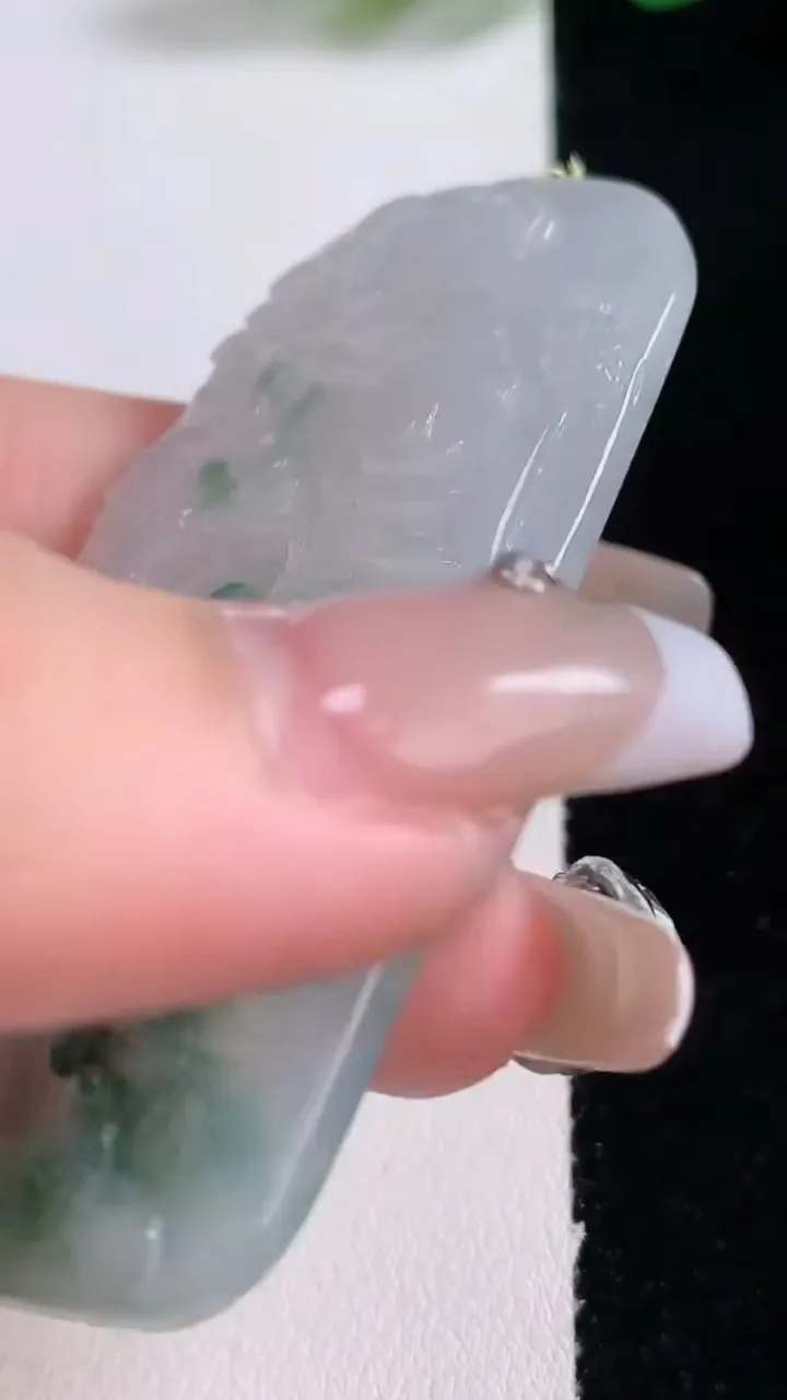 天然A货翡翠牌吊坠，尺寸65.3-36-5.3，重量:31.16g
12月29日