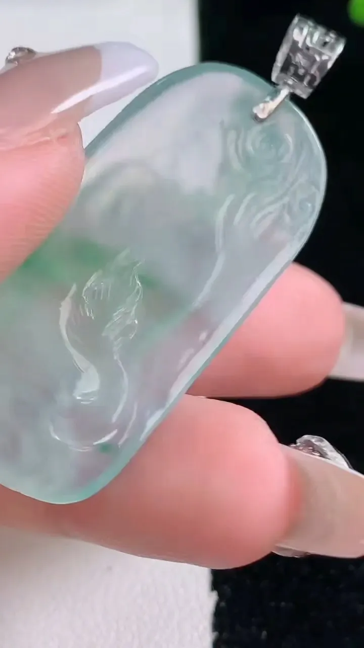 天然A货翡翠祥龙阿弥陀佛吊坠，尺寸40.7-20-4.6，重量:10.10g
12月29日