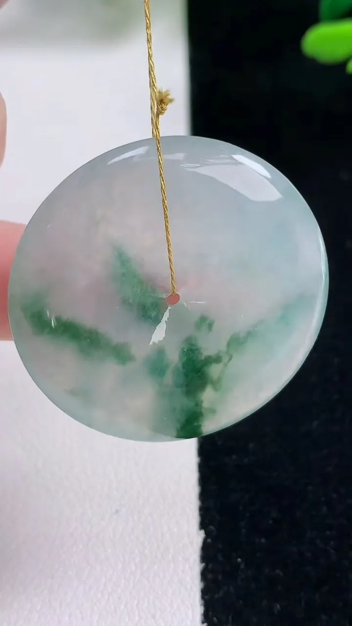 天然A货翡翠冰种飘花平安扣吊坠，尺寸34.8-5.5，重量:14.77g
12月29日