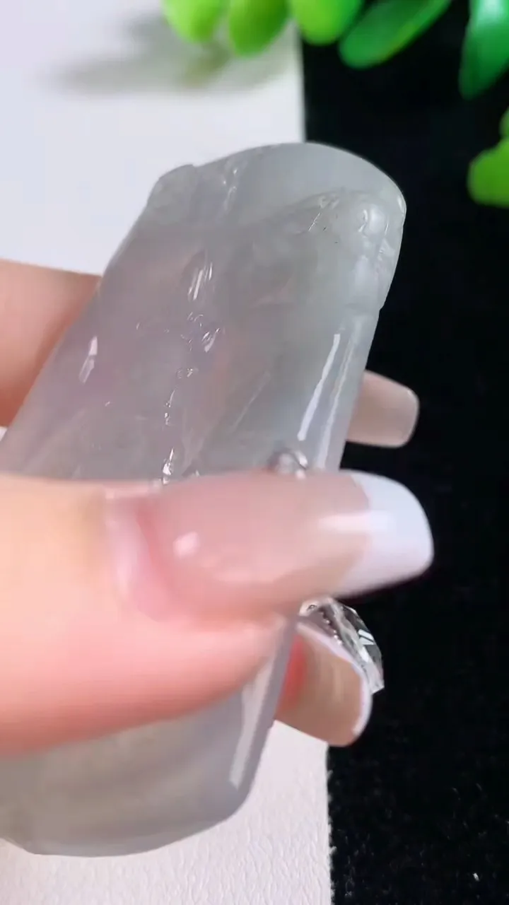 天然A货翡翠大势至菩萨吊坠，尺寸64.6-45-5，重量:28.34g
12月29日