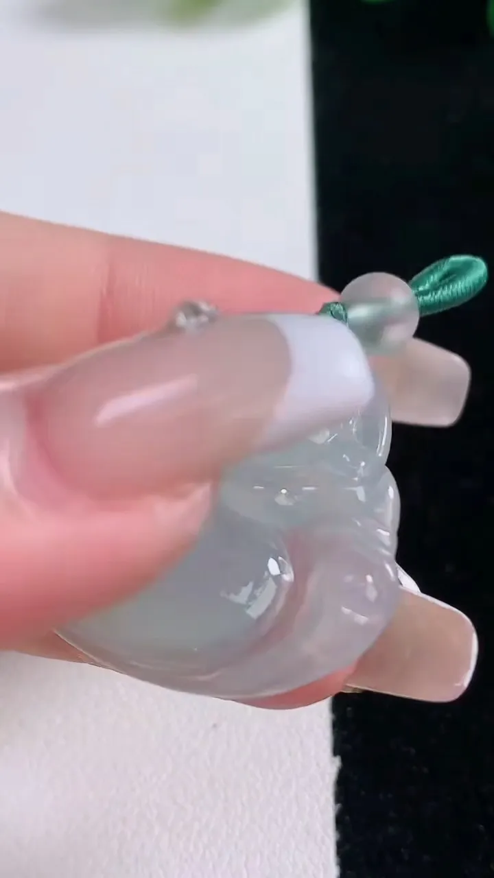 天然A货翡翠佛公吊坠，尺寸30.3-35-5.2，重量:8.33g
12月29日