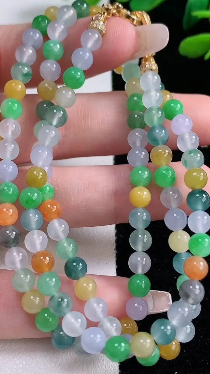 天然A货翡翠种三彩圆珠项链，尺寸5-111颗，重量:25.26g12月29日
工厂直销收藏佳品,种好水足，色泽均匀，有种有色，上手高大气！