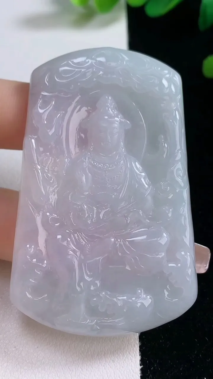 天然A货翡翠大势至菩萨吊坠，尺寸63.2-39.6-4.9，重量:28.33g
12月29日