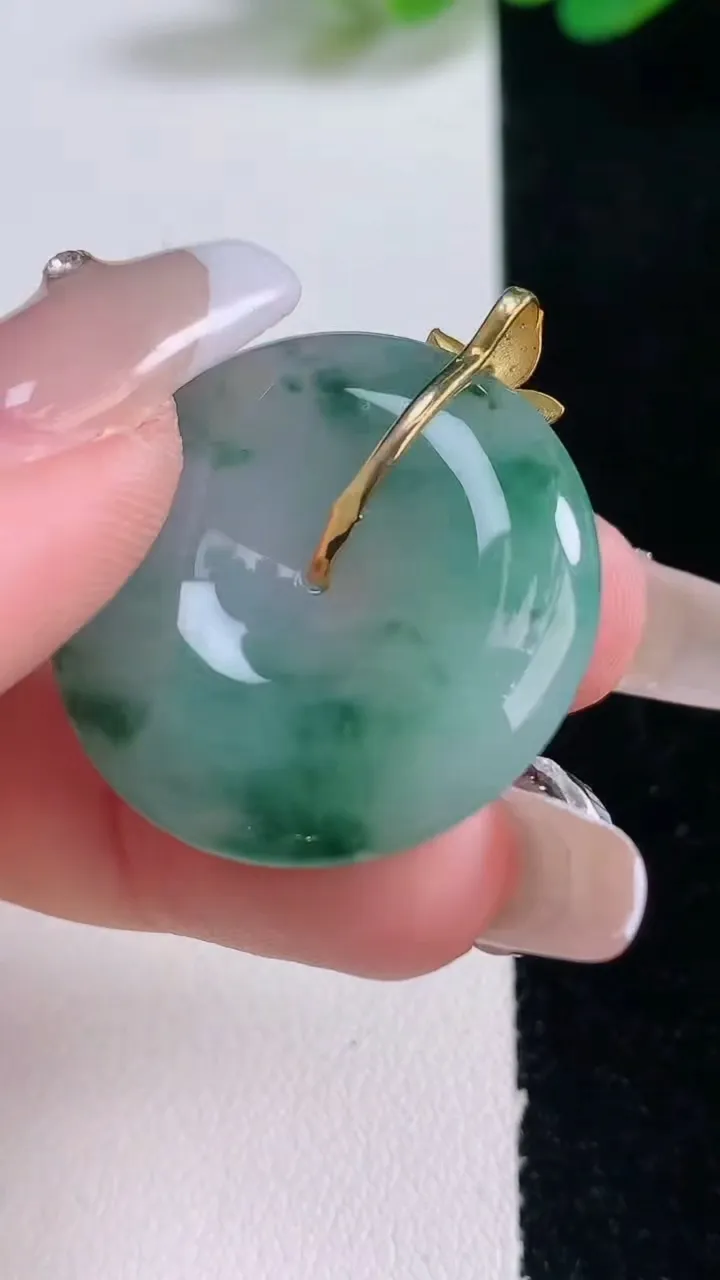 天然A货翡翠种飘花平安扣吊坠，尺寸27.5-6，重量:12.04g
12月29日