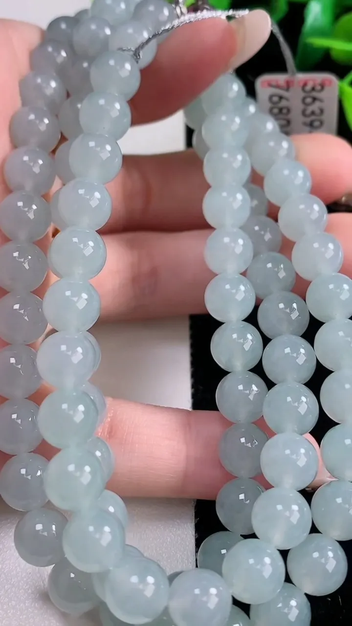 天然A货翡翠种白冰圆珠项链，尺寸8-88颗，重量:76.71g12月29日
工厂直销收藏佳品,种好水足，色泽均匀，有种有色，上手高大气！