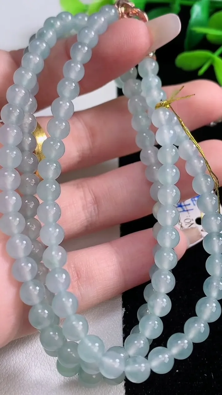 天然A货翡翠种白冰圆珠项链，尺寸5.4-118颗，重量:34.26g12月29日
工厂直销收藏佳品,种好水足，色泽均匀，有种有色，上手高大气！