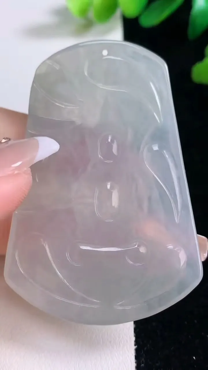 天然A货翡翠大势至菩萨吊坠，尺寸64.6-45-5，重量:28.34g
12月29日