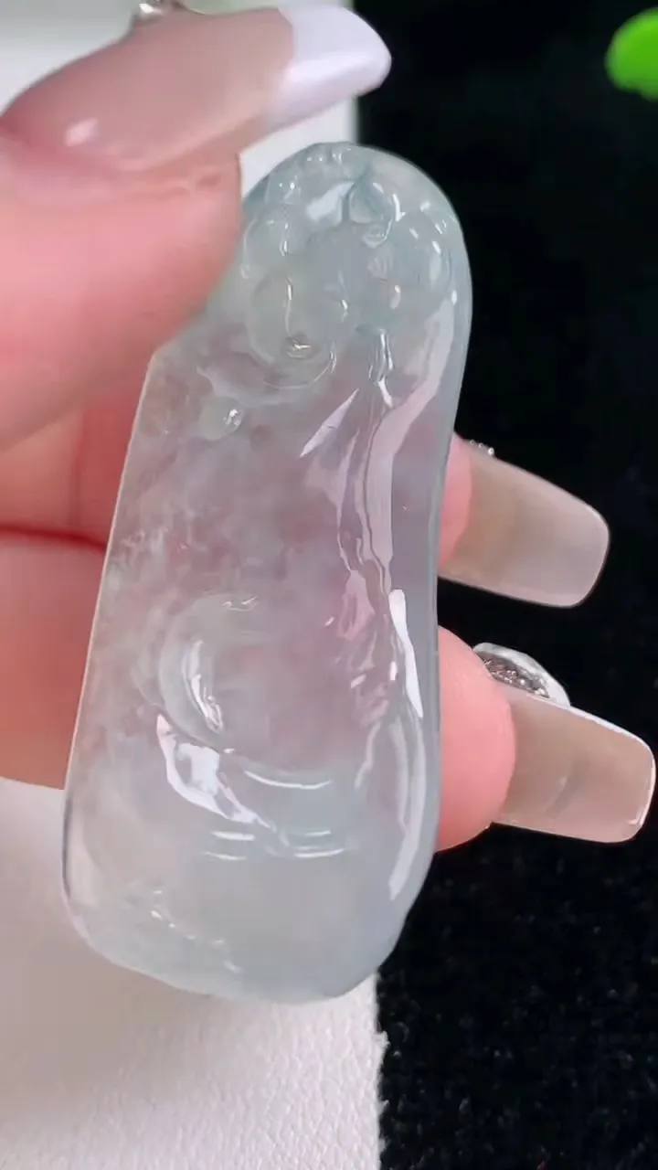 天然A货翡翠种白冰和和美美 荷叶鱼吊坠，尺寸47.8-20-7.4，重量:14.48g
12月29日