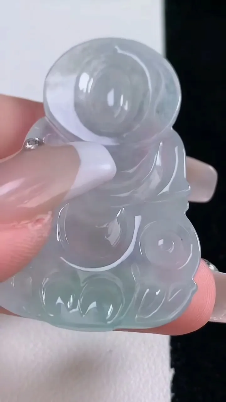 天然A货翡翠观音菩萨吊坠，尺寸47.2-30-4.8，重量:11.84g
12月29日