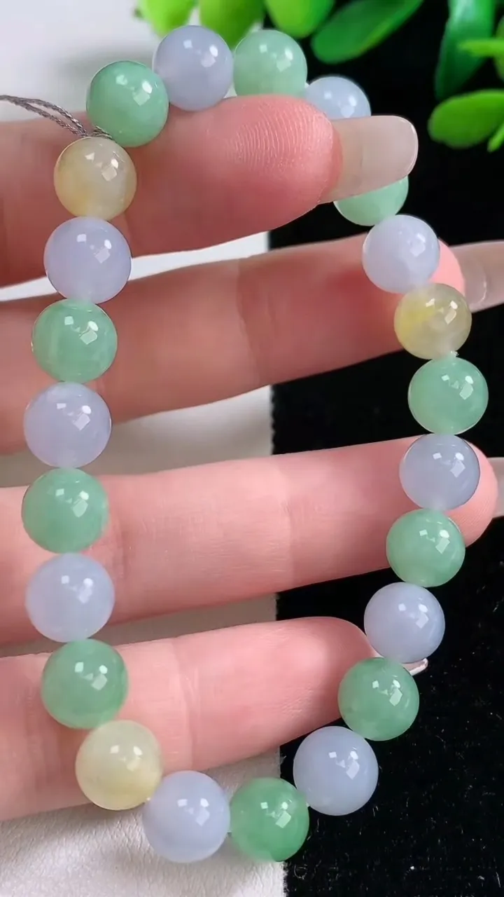 天然A货翡翠三彩圆珠手串，尺寸8-23颗，重量:20.33g12月29日
工厂直销收藏佳品,种好水足，色泽均匀，有种有色，上手高大气！