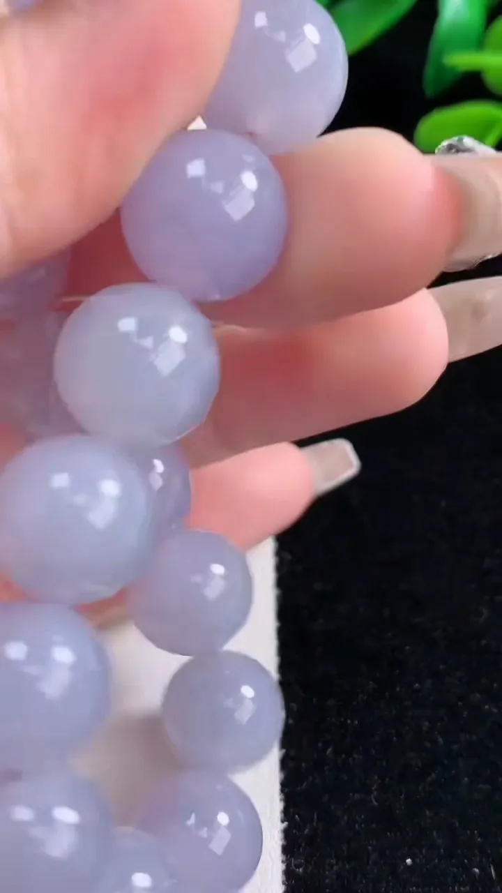 天然A货翡翠紫罗兰圆珠手串，尺寸12.7-16颗，重量:56.16g12月29日
工厂直销收藏佳品,种好水足，色泽均匀，有种有色，上手高大气！