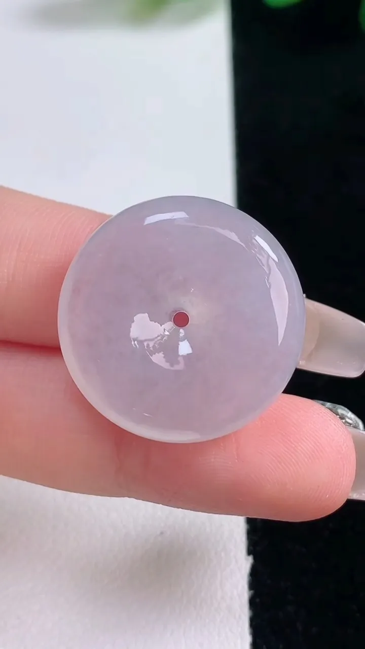 天然A货翡翠平安扣吊坠，尺寸25-5.9，重量:7.62g
12月29日