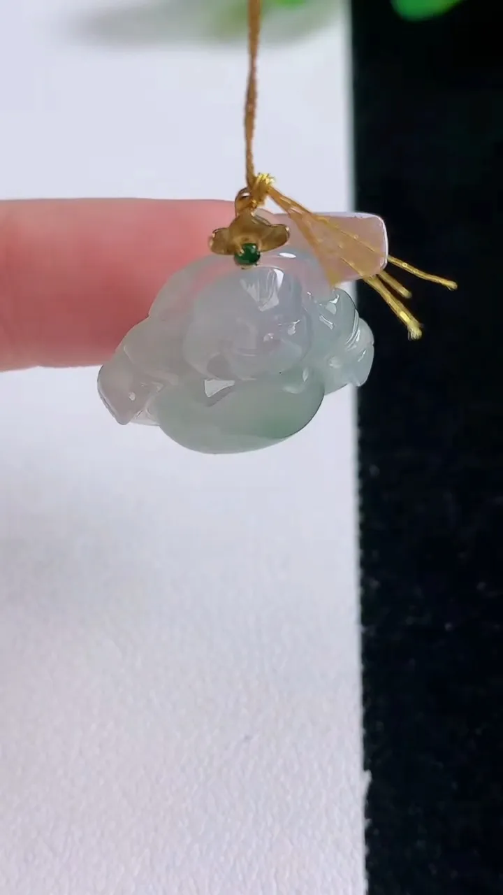天然A货翡翠佛公吊坠，尺寸20.8-21-5.6，重量:4.05g
12月29日