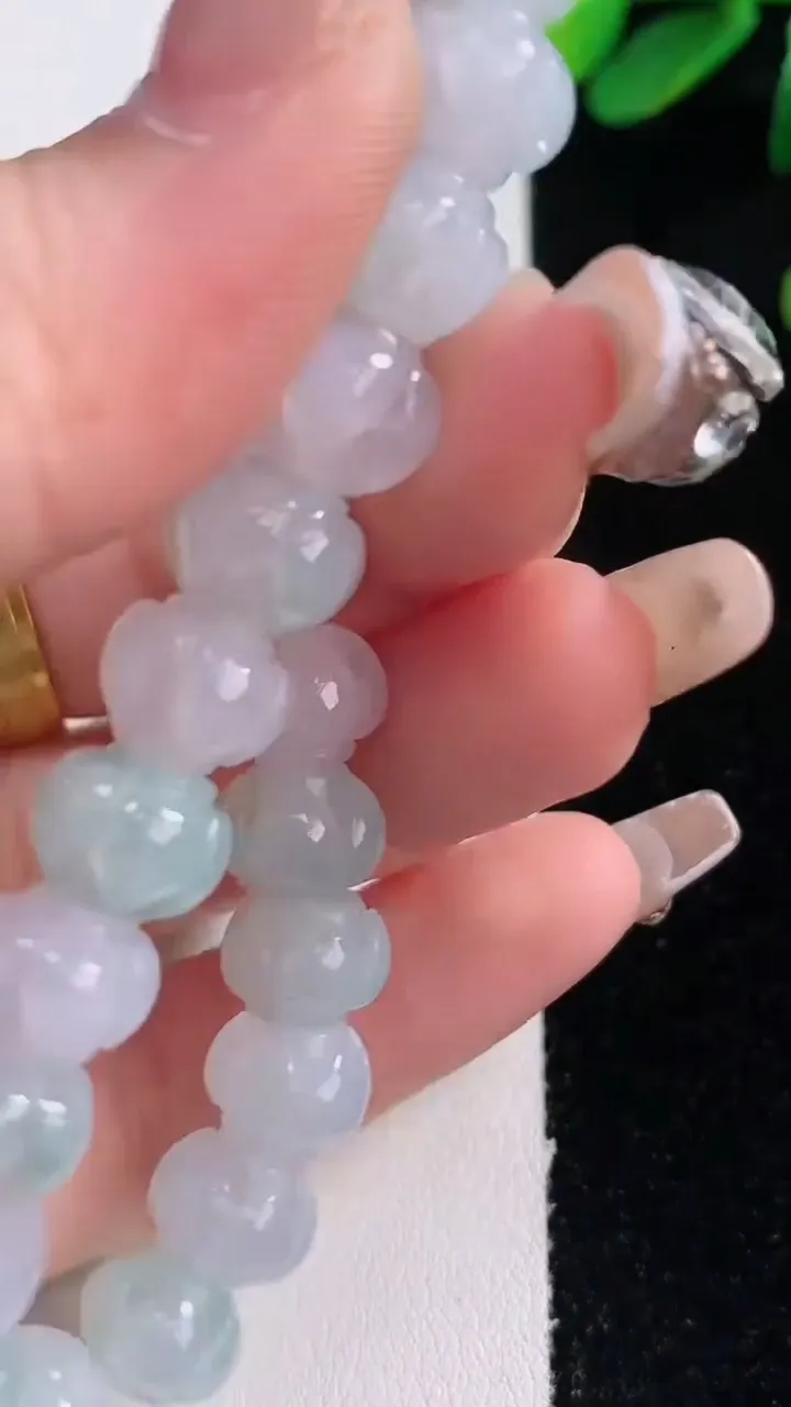 天然A货翡翠莲花手串，尺寸9.5-7.6-24颗，重量:29.25g12月29日
工厂直销收藏佳品,种好水足，色泽均匀，有种有色，上手高大气！