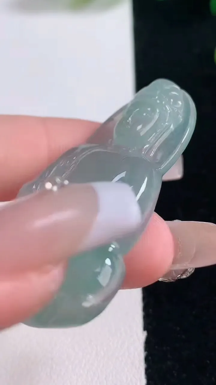 天然A货翡翠冰种飘花观音菩萨吊坠，尺寸50-30.6-5.5，重量:15.58g
12月29日