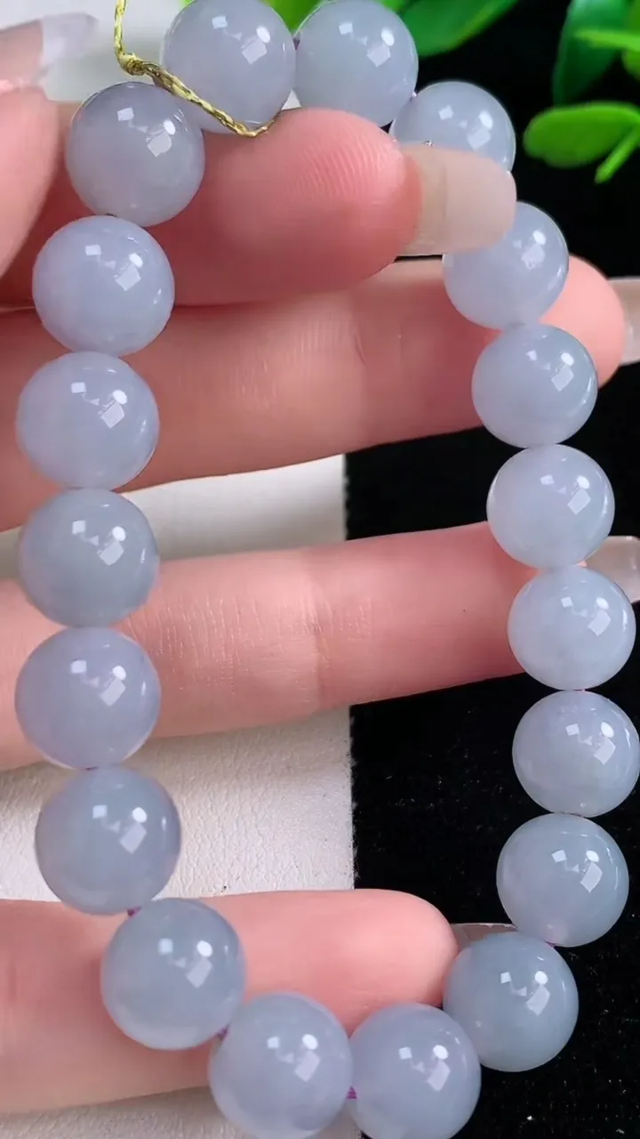 天然A货翡翠紫罗兰圆珠手串，尺寸10-19颗，重量:31.98g12月29日
工厂直销收藏佳品,种好水足，色泽均匀，有种有色，上手高大气！