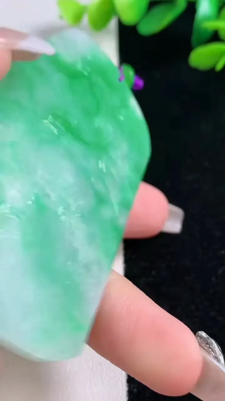 天然A货翡翠山水牌吊坠，尺寸73.5-46.2-4.8，重量:40.52g
12月29日