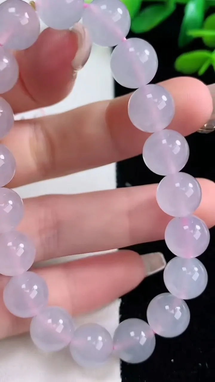 天然A货翡翠种白冰圆珠手串，尺寸10-19颗，重量:32.96g12月29日
工厂直销收藏佳品,种好水足，色泽均匀，有种有色，上手高大气！