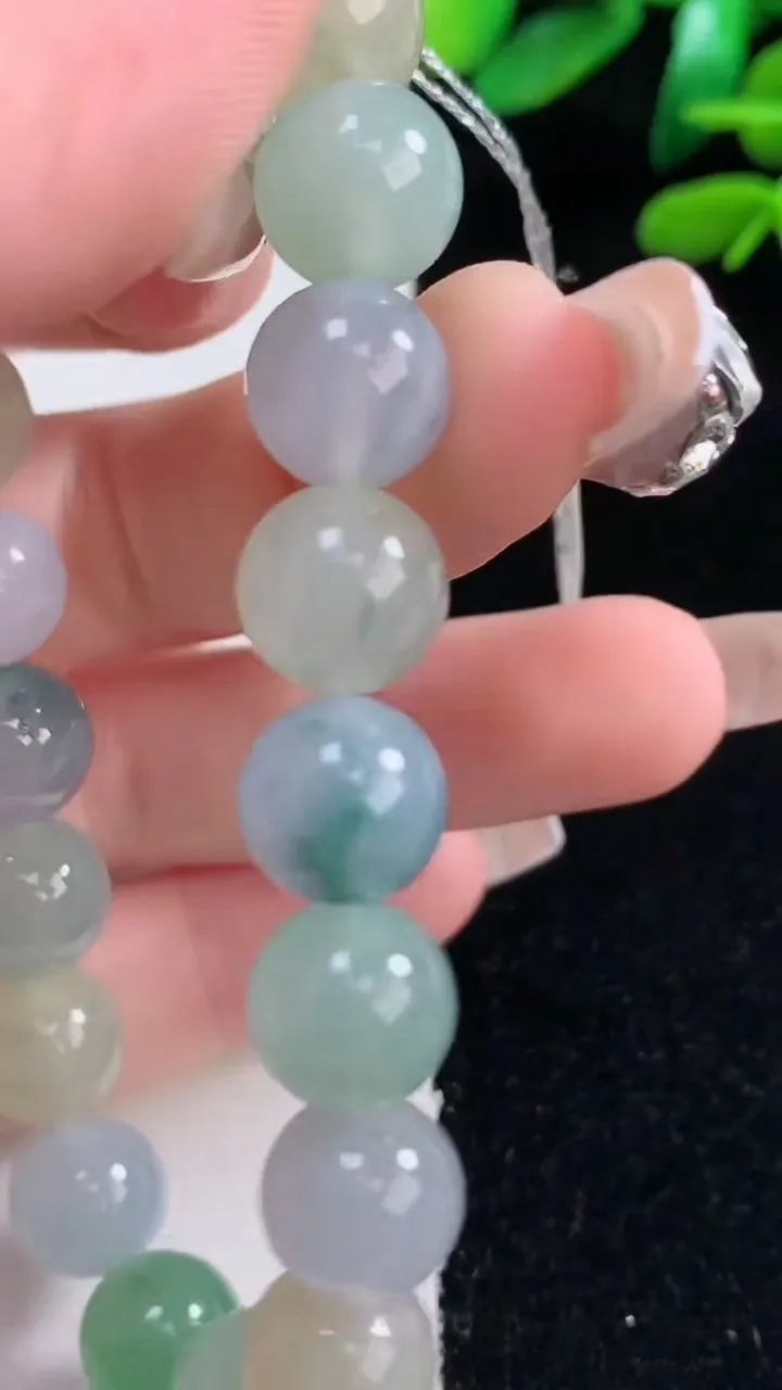 天然A货翡翠三彩圆珠手串，尺寸10-19颗，重量:32.73g12月29日
工厂直销收藏佳品,种好水足，色泽均匀，有种有色，上手高大气！