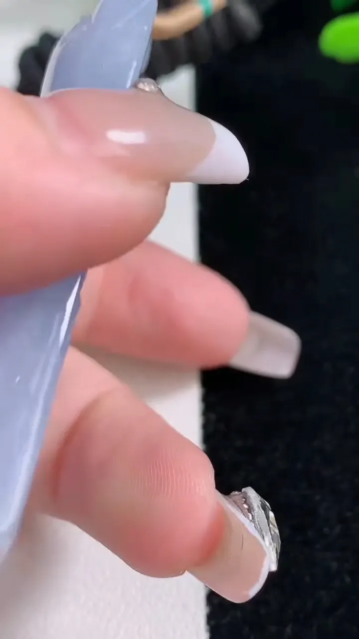 天然A货翡翠牌吊坠，尺寸55.8-37-9.2，重量:52.23g
12月29日