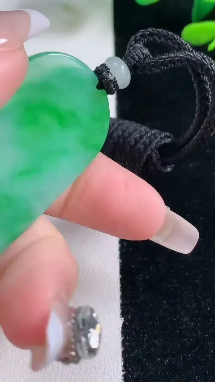 天然A货翡翠普贤菩萨吊坠，尺寸55.4-29.6-4.4，重量:20.96g
12月29日