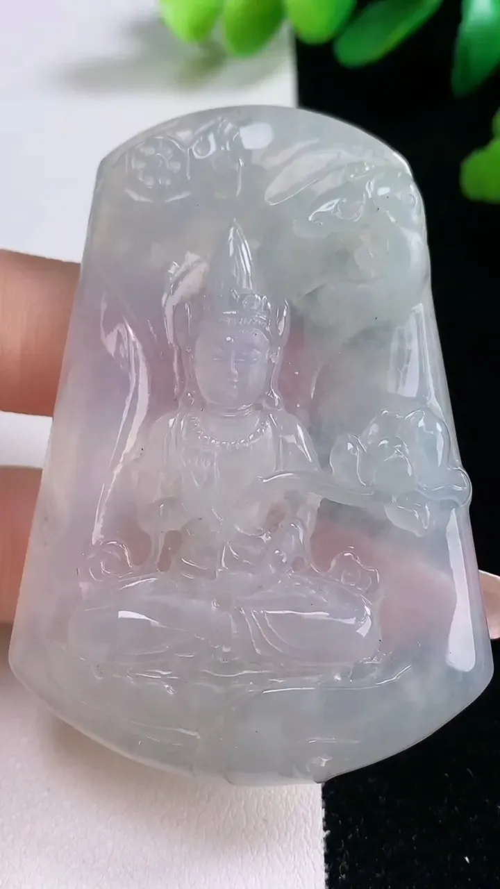 天然A货翡翠大势至菩萨吊坠，尺寸64.6-45-5，重量:28.34g
12月29日